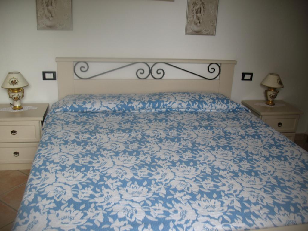 Casa Vacanze L'Agrifoglio Bed and Breakfast Magliolo Kamer foto